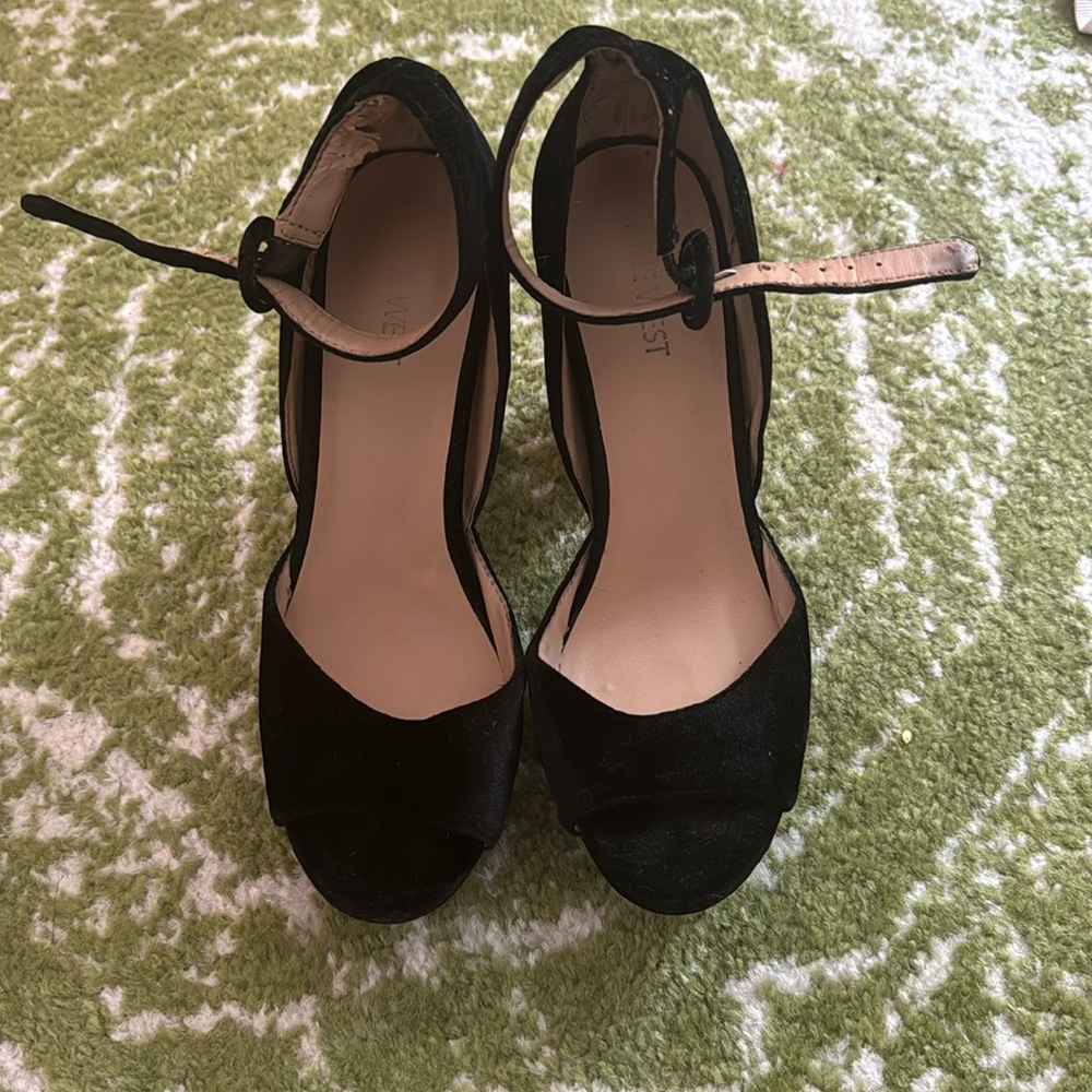 Nine West velvet platform